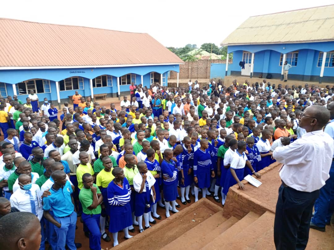 MukonoKingsHigh's tweet photo. It was a rainy morning but guess what the school team was officially introduced to the rest of the school π€π€ and all students and teachers are Ready to get behind the boys and support them πππͺ #KingsOfFootball #MissionEastAfrica https://t.co/V2DyogyWwU