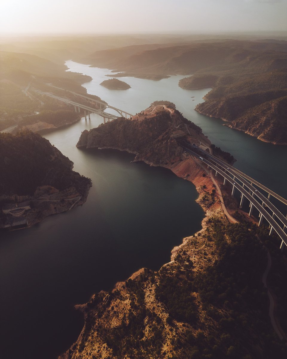 Inutopia's tweet photo. From the Embalse de Contreras

#landscapephotography #Espana #VALENCIA #drone https://t.co/ekj8j6KwhU