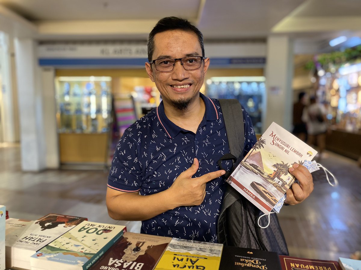 jejaktarbiah's tweet image. Terima kasih pengunjung yang datang dan selamat membaca ya! Tim JT &amp;amp; JIWA ada sampai hari ahad ni tau. 
😉✌️

Kalau haritu terlepas event #klab2023, boleh mai ke pasar seni minggu ni sempena karnival sukaseni.