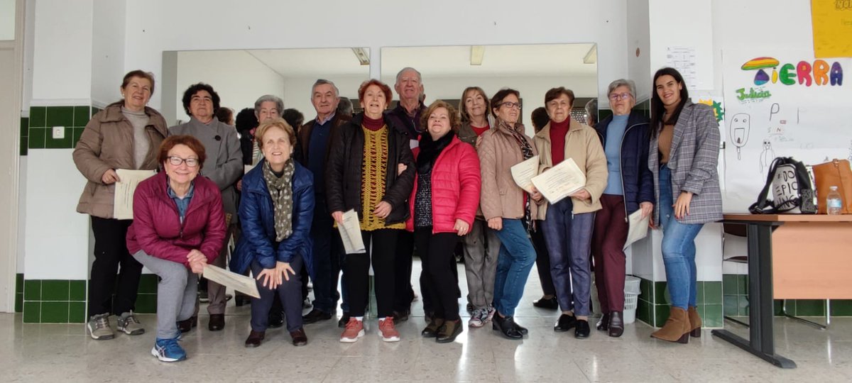 SolidaridadIn's tweet photo. ¡Las imágenes hablan!
👉#Muchaparticipación en los #talleres de #Estimulatumente del #ProgramaProximidad y del #ProgramaConectados en el Cerro del Andévalo (Huelva) para envejecer con calidad de vida y evitar el aislamiento y la soledad no deseada. https://t.co/2j42CQTCS9