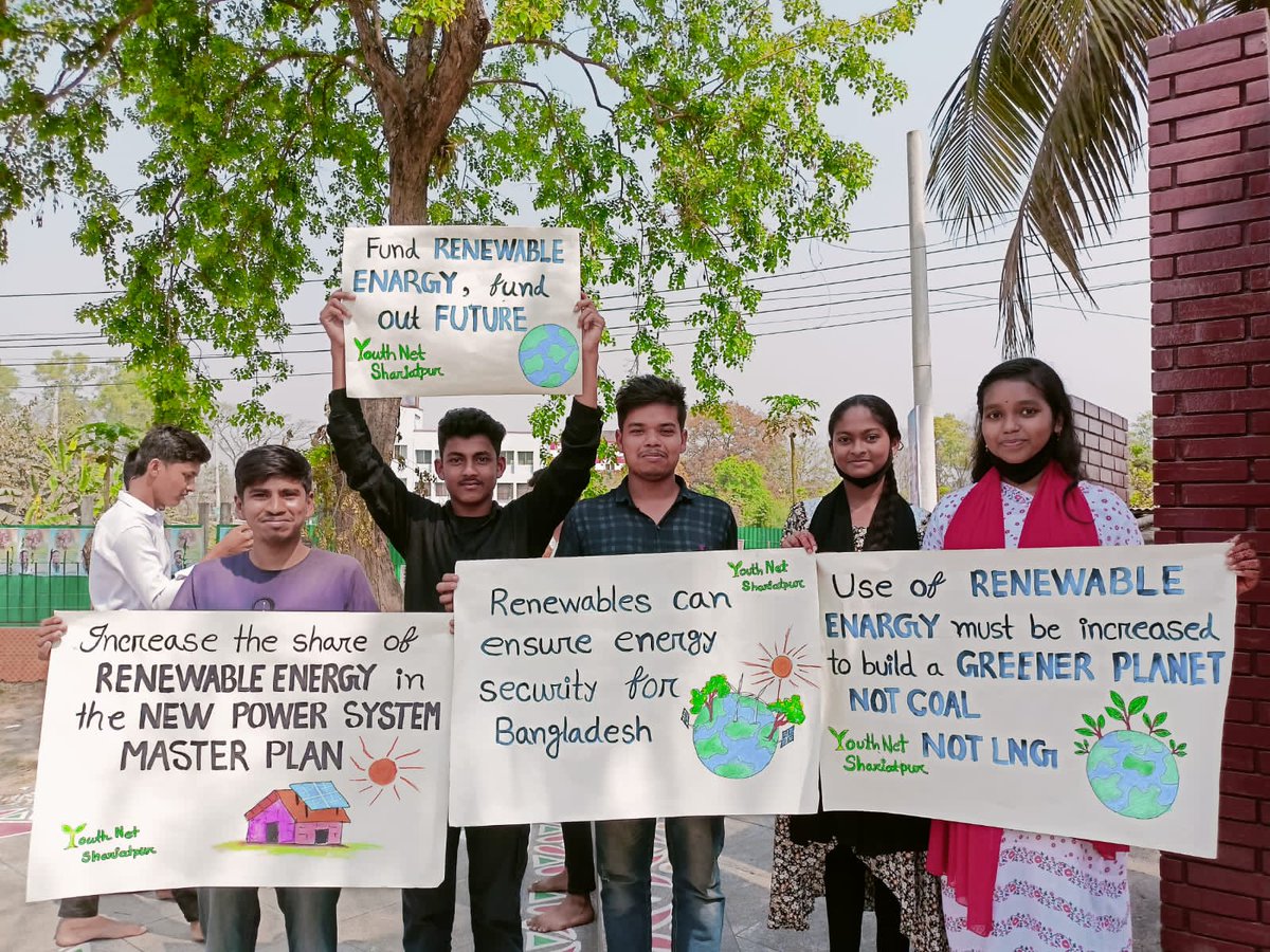 LamiaSangida's tweet photo. 📣 #GlobalClimateStrike,Shariatpur🇧🇩
Justice Justice, Climate Justice. We want Justice, Climate Justice. Take action &amp; ensure renewable energy 🦖🌳📣📣
#ClimateEmergency 
#TomorrowIsTooLate 
#PeopleNotProfit 
#Fridays4Future 
@GretaThunberg 
@Fridays4future 
@YouthNet4CC https://t.co/guerRjTOHX