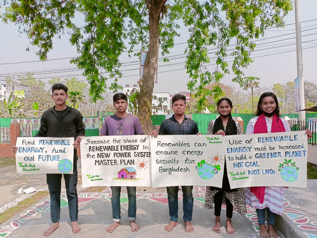 LamiaSangida's tweet photo. 📣 #GlobalClimateStrike,Shariatpur🇧🇩
Justice Justice, Climate Justice. We want Justice, Climate Justice. Take action &amp; ensure renewable energy 🦖🌳📣📣
#ClimateEmergency 
#TomorrowIsTooLate 
#PeopleNotProfit 
#Fridays4Future 
@GretaThunberg 
@Fridays4future 
@YouthNet4CC https://t.co/guerRjTOHX