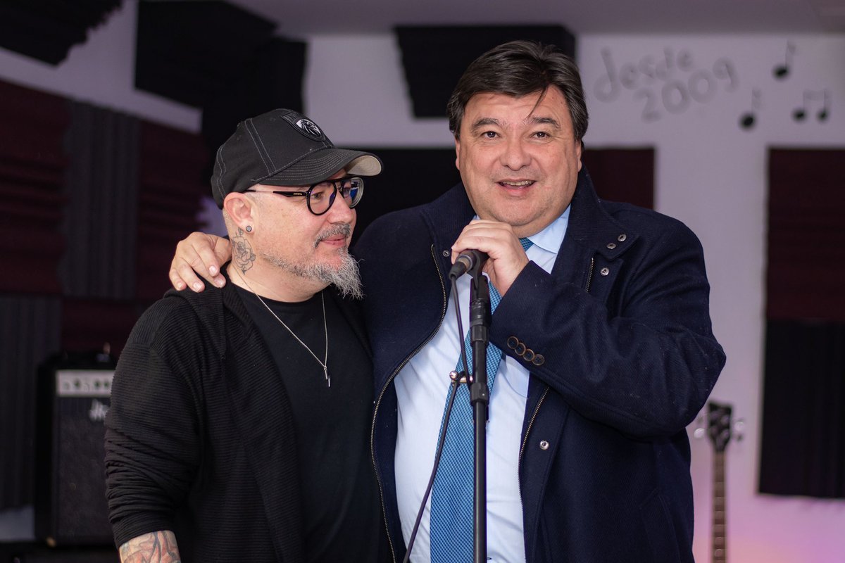 GabrielCruzSt's tweet photo. 🎸Hemos dado el pistoletazo de salida a una nueva edición de ComboRock que este año estrena un aula renovada, amplia dos meses la formación de l@s chic@s. La edad de los participantes se extiende hasta los 27 años y ponemos en marcha clases de ‘Combo Junior’ (10 a 14 años). https://t.co/EDvpoRuKhG