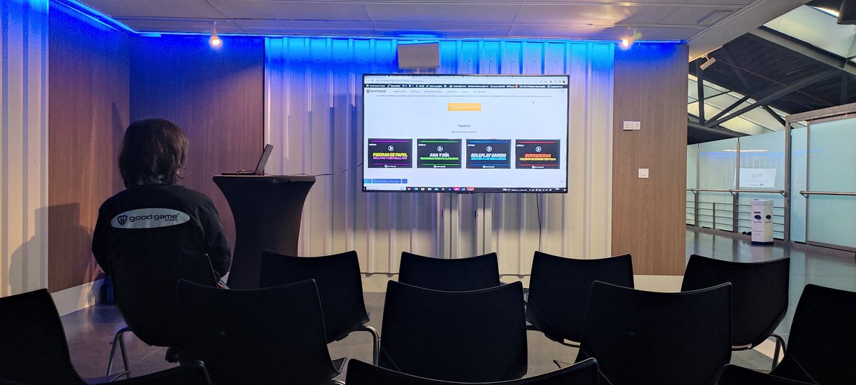 Todo listo para el taller del #proyectogoodgame en <a href="/Llevate_elExito/">Llévate el Éxito</a> , impartido por <a href="/Nidiaenlared/">Nidia Represa</a> y <a href="/Noa_sin_h13/">Ay No!!</a> , y traído de la mano por <a href="/ieducando/">ieducando</a> !
Os esperamos en el box 2!!