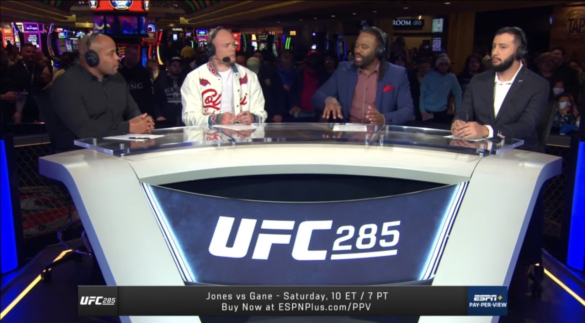 TheArtOfWar6's tweet image. This is crazy they all sat down to discuss the guy that beat them😭