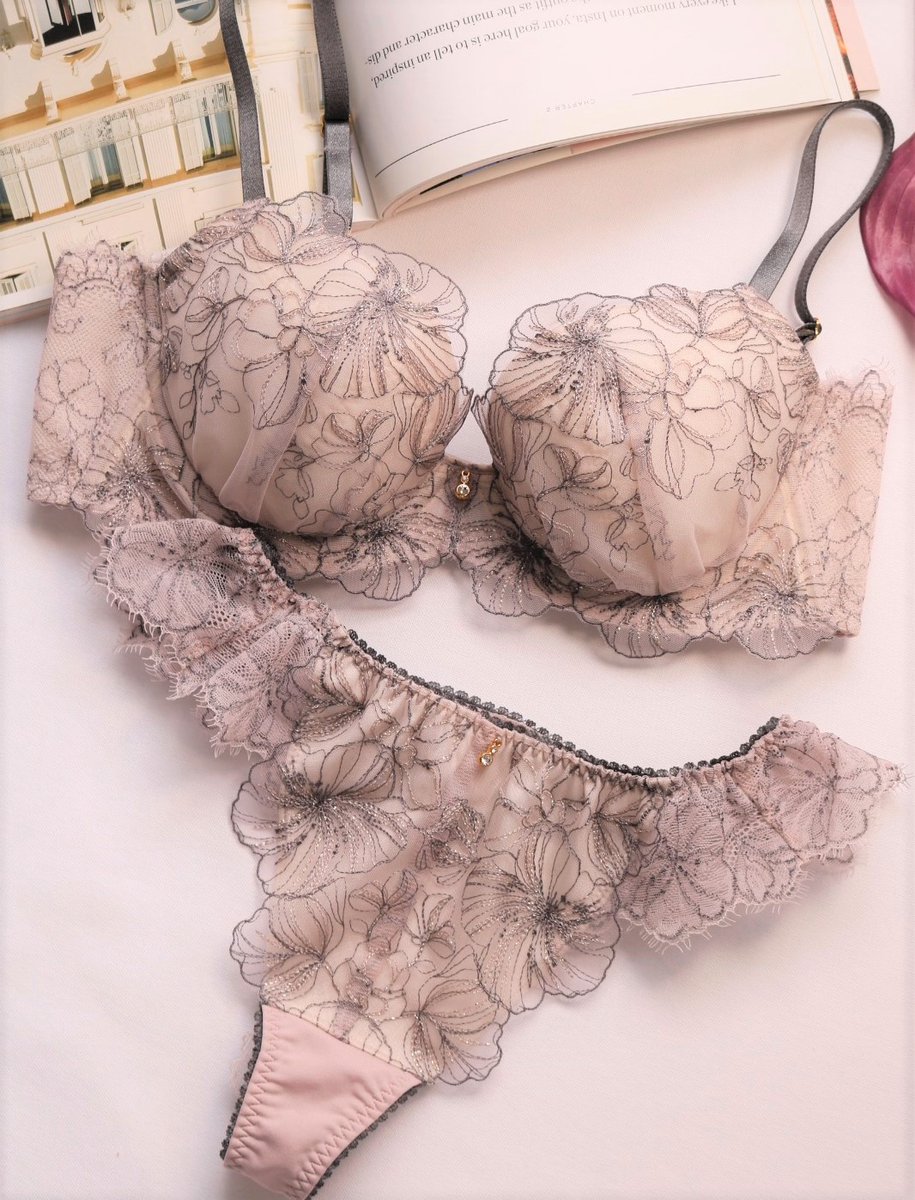 AMPHI 峰不二子 Day Up Bra デイアップブラ＆ショーツ4点セット アンフィ》 3/9まで送料無料！【峰不二子 × AMPHI】 重力に負けない