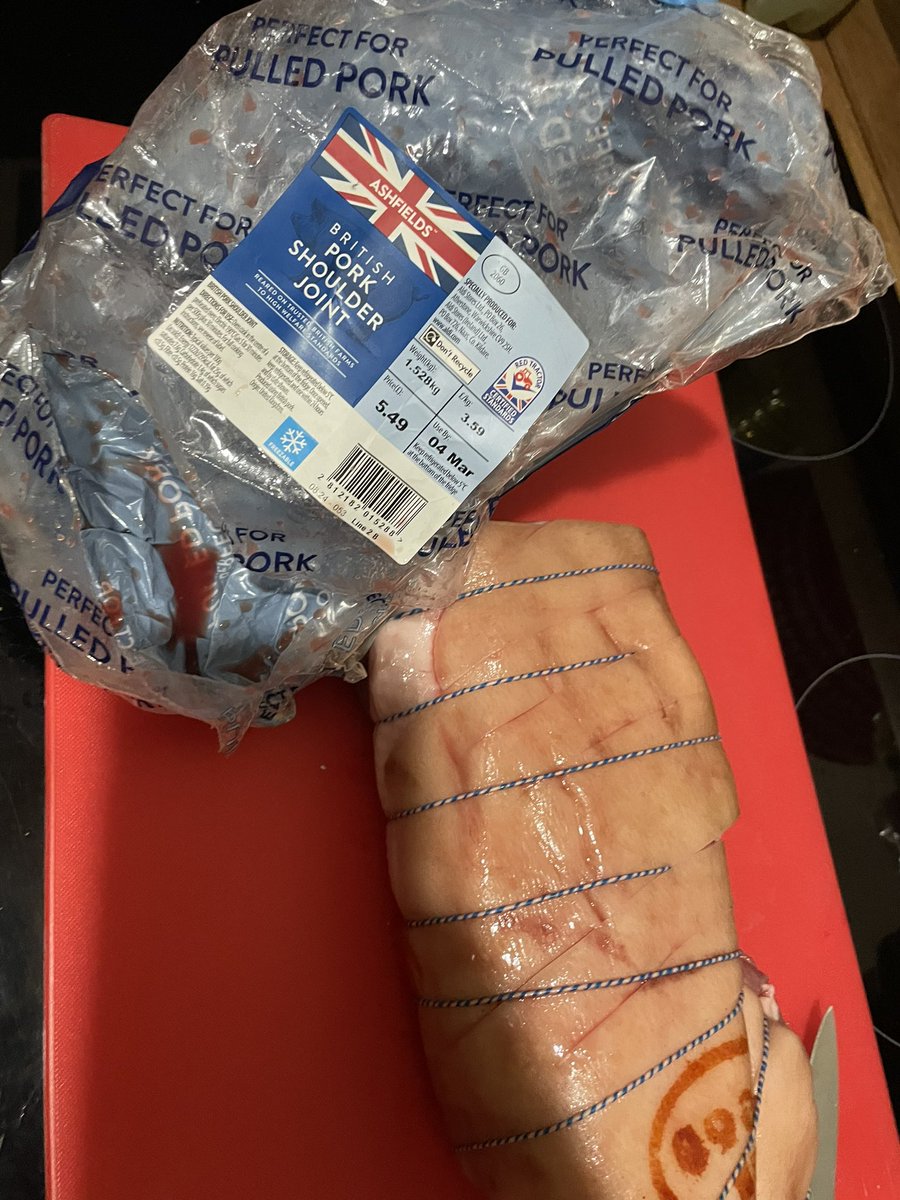 AngCHumphreys's tweet photo. @AldiUK we bought a pork shoulder joint. Went to cook it yesterday and it’s off. Slimy and stinky. I don’t have the receipt as I never expected it to be off! That’s a fiver down the drain and a disappointed family https://t.co/xrmxxUZkCE