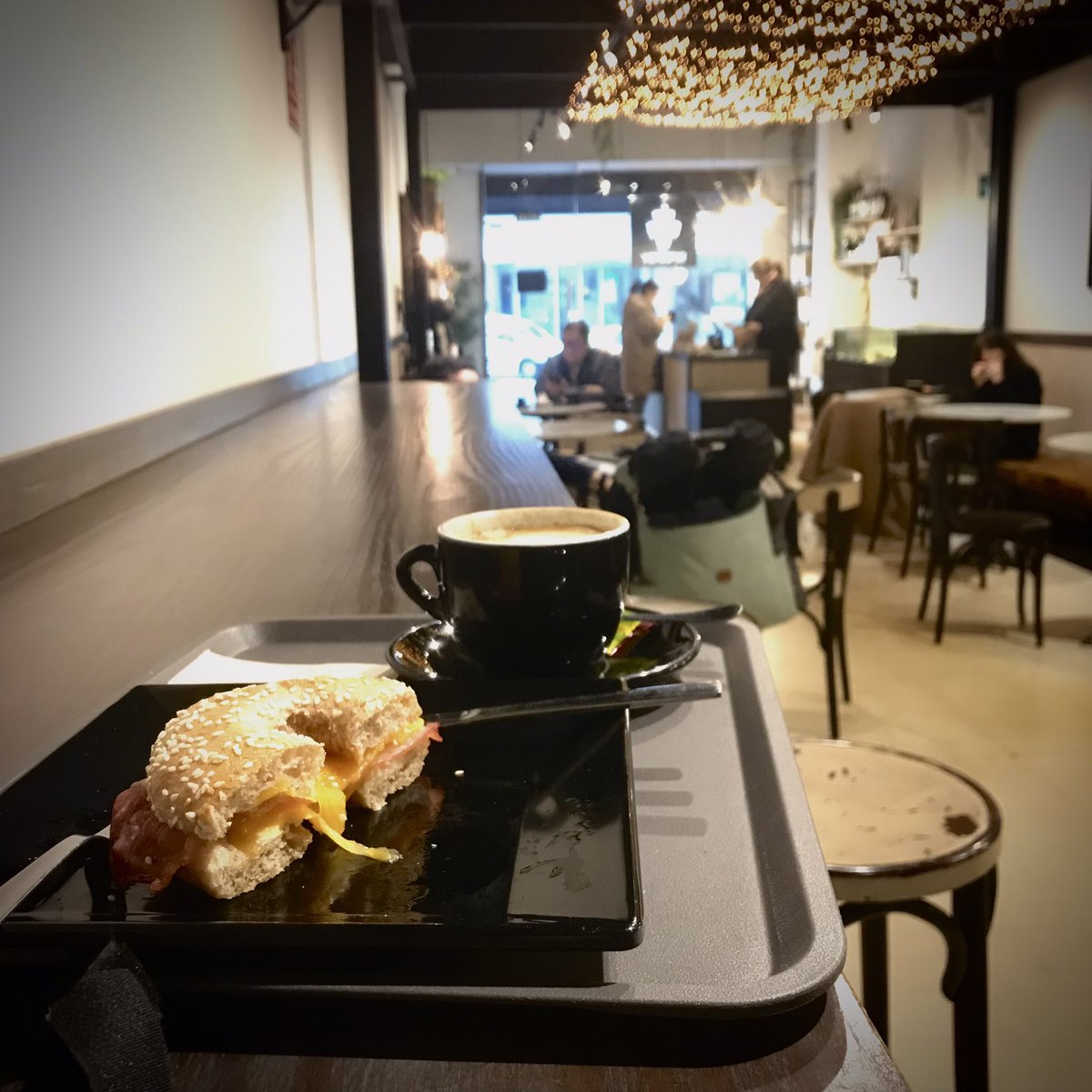 It’s not everyday one finds a bagel in this corner of the world. Exhausted, but a nice start to day <a href="/cafeveracruz_es/">Café Veracruz</a> off #JuanFlorez. Venue cool, coffee ok. Soy milk here better than their oat. #HuntforCoffer C:3 F:4 A:4 PS. 
PS. They do Italian style croissants (#cornetto) too.