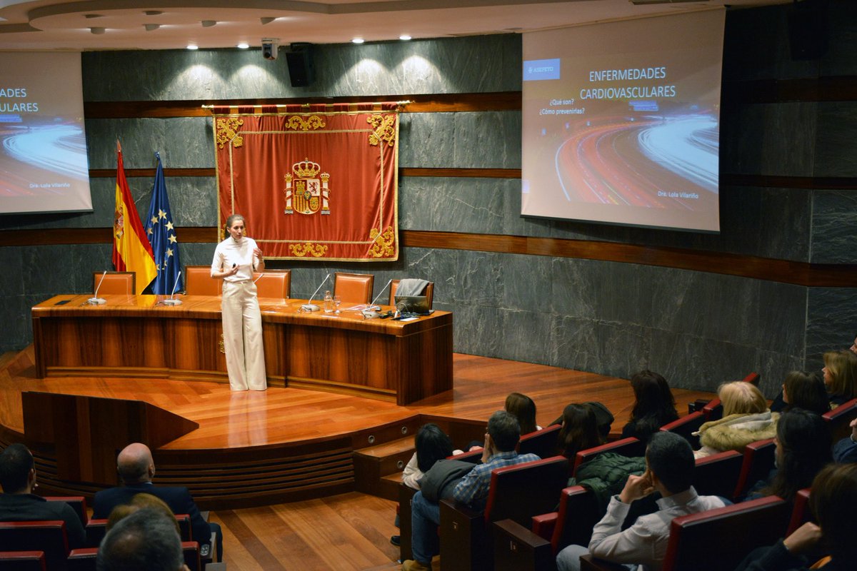 emlopezmartine1's tweet photo. Abordamos los riesgos cardiovasculares en una jornada en el @PoderJudicialEs. La doctora Vilariño, médico especialista de @Asepeyo #Madrid, durante su exposición ‘Directo al corazón’. #empresasaludable #saludlaboral https://t.co/NFAe9jS5sE