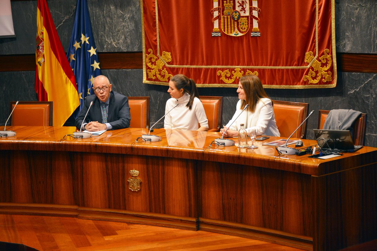 emlopezmartine1's tweet photo. Abordamos los riesgos cardiovasculares en una jornada en el @PoderJudicialEs. La doctora Vilariño, médico especialista de @Asepeyo #Madrid, durante su exposición ‘Directo al corazón’. #empresasaludable #saludlaboral https://t.co/NFAe9jS5sE