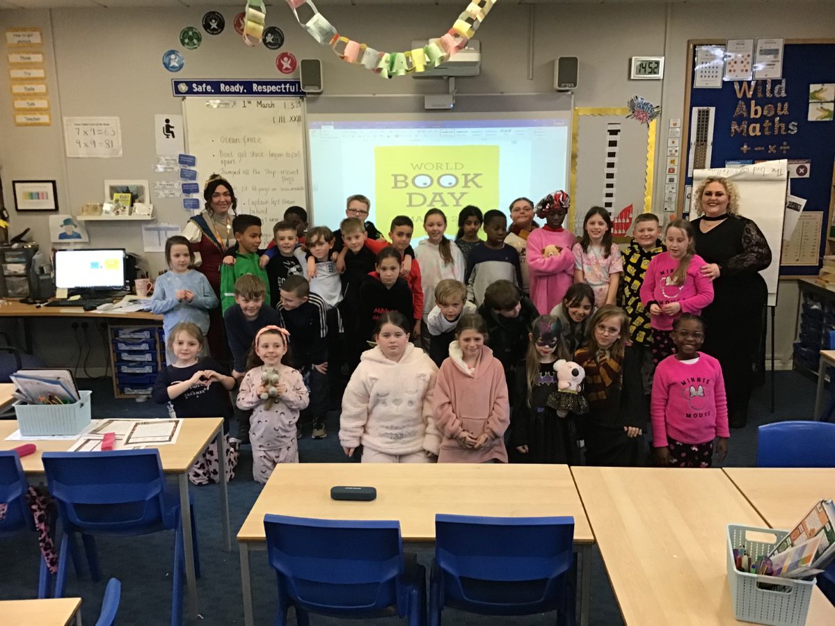 easterside_a's tweet photo. Class 4 @WorldBookDayUK
#EastersideReading #EastersideYear1and2 #EastersideEnrichment https://t.co/S3bRpluxQ9