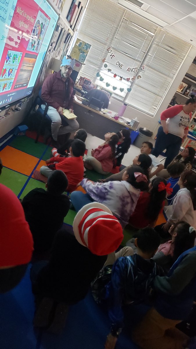 VEspinoza_SSMS's tweet photo. We had a wonderful time today with @rmorales_HDHES. Thank you for inviting our Warrior coaches to be mystery readers at Hilley for RAA week. #TeamSISD @SSanchez_MS @SSMS_AlvarezE #LibrarianBrags @Sparks_Interest https://t.co/VECe9QerA5