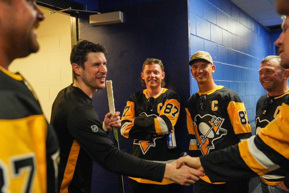 penguins's tweet image. A quick visit with some fans after tonight's game.

Hi Cam Smith 👋