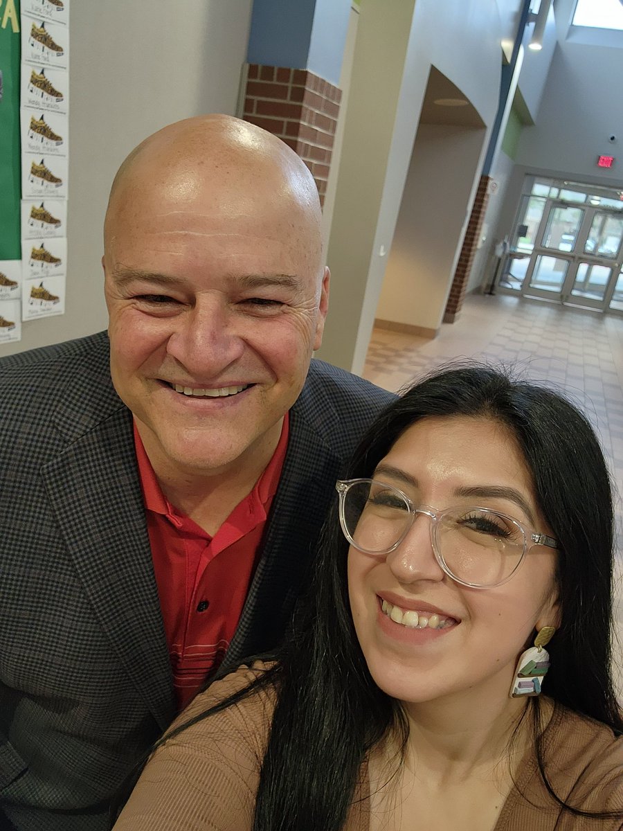 CaroLegos87's tweet image. Thank you @SuptMarkHenry  for coming and reading to our 2nd graders. #kirkROAR #kirkcan #brickbybrick  @kirkelementary
#CFISDLibraries @CyFairLibraries