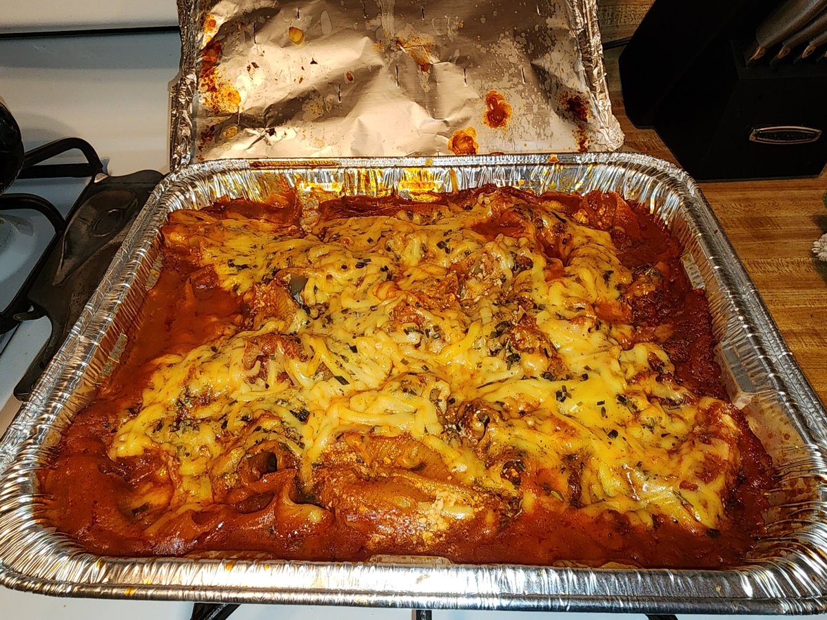 Damn I need to open a restaurant or food truck for my people! Vegan n non vegans will trip on some shit I can conjure up! #vegan #stuffedshells #food #enigma_133 #veganfood #veganrecipe