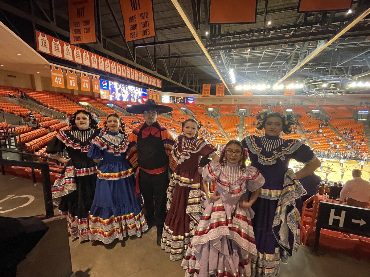 MDeLeon_PHHS's tweet photo. Folklorico Azteca at UTEP for Noche Latina #EDAztecs_HS #OneEmpire https://t.co/l40lfatB18