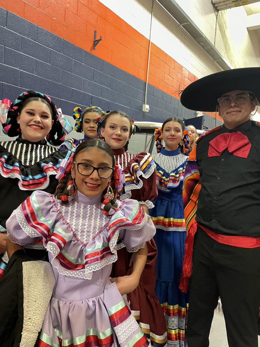 MDeLeon_PHHS's tweet photo. Folklorico Azteca at UTEP for Noche Latina #EDAztecs_HS #OneEmpire https://t.co/l40lfatB18