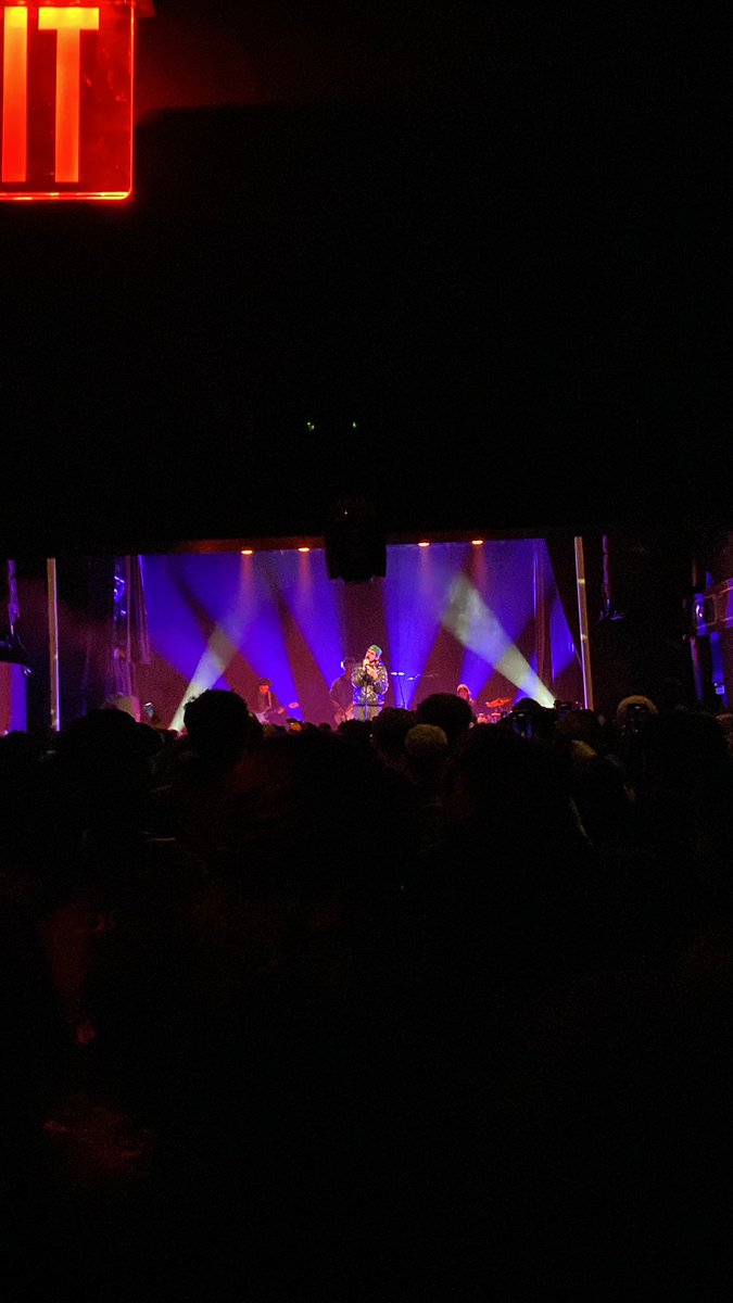 toxicthread's tweet photo. At a concert https://t.co/c0UIxnWZjs