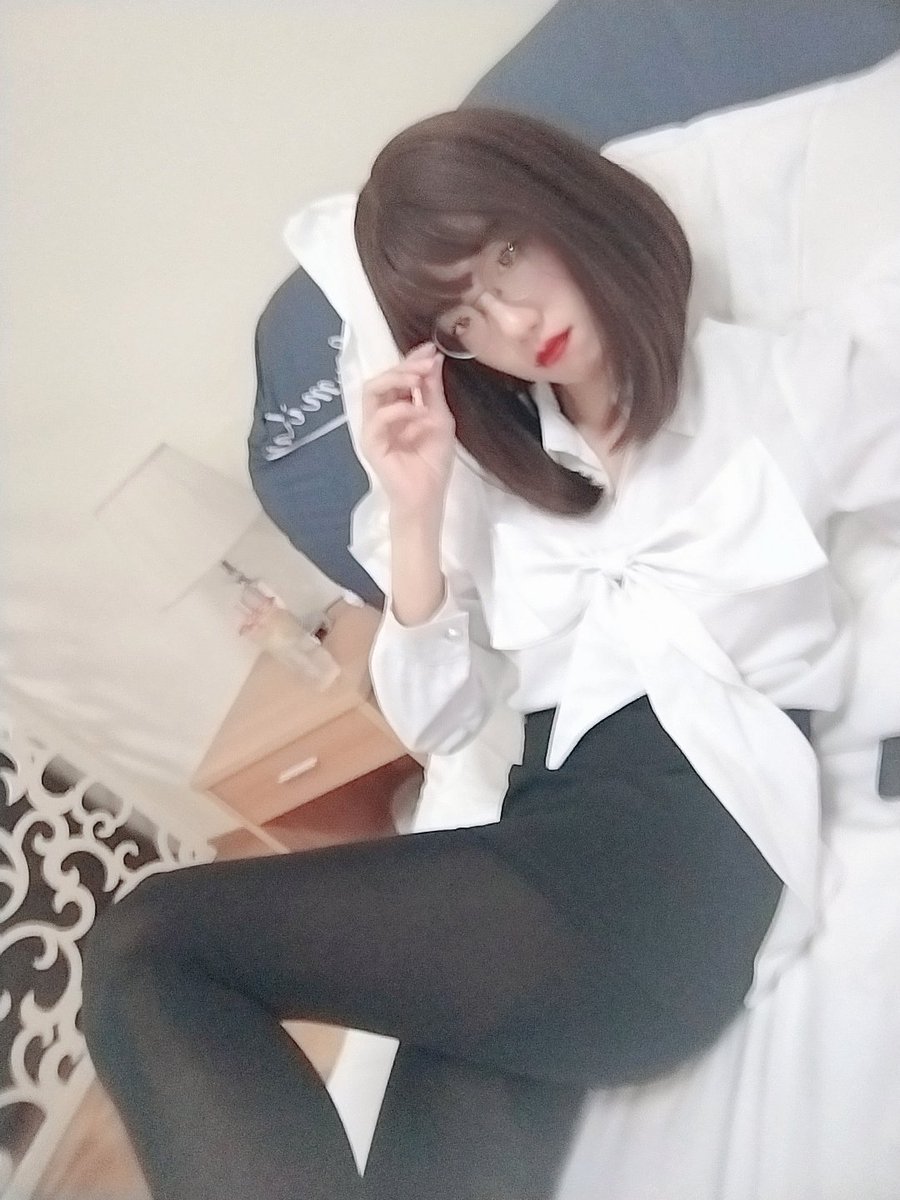 今天来一波OL …白领丽人…职场秘书～寂寞的时候自己安慰自己～ #男娘 #ol   #娼年 #可爱男孩子