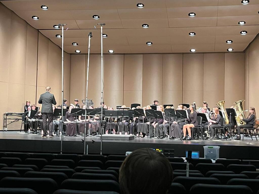 Incredible performance tonight 8th grade band!! Very proud of you and can’t wait to see what next week will sound like!! Special thanks to Mr. Warren for clinicing us tonight! Love you all!!! instagr.am/p/CpT6RiyOk8j/