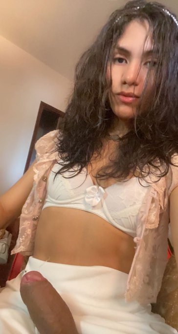 Can you take my toy please friend? 😍👅🔥 https://t.co/VhhfpvwU6V