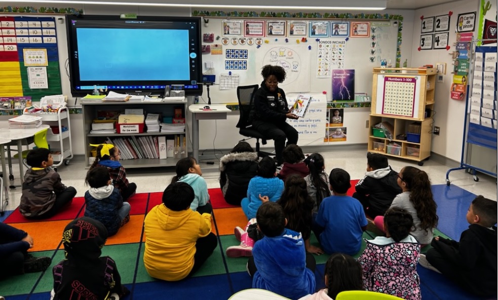OCProbationDept's tweet photo. Deputy Probation Officers Sherice Driver and Lupe Enriquez took part in the "Read Across America" event at @Sunkistelem in Anaheim!
#ReadAcrossAmerica #EducationMatters #CommunityInvolvement
#orangecounty #WeAreOCProbation #ocprobation https://t.co/M2BWleNaKN
