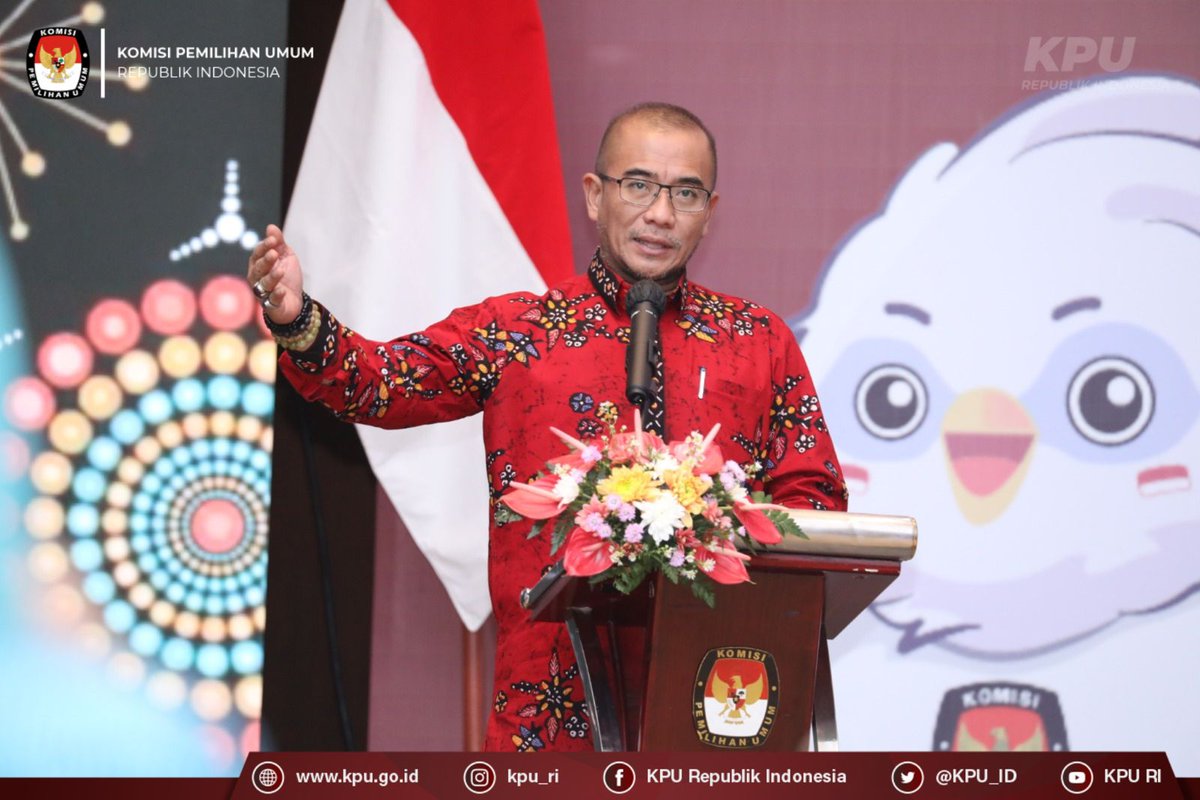 KPU_ID's tweet photo. #TemanPemilih, Ketua KPU Hasyim Asy’ari, Anggota KPU Parsadaan Harahap, Mochammad Afifuddin, Yulianto Sudrajat, dan August Mellaz bersama Sekretaris Jenderal KPU, Bernad Dermawan Sutrisno secara resmi membuka acara Pembekalan Tim Seleksi Calon Anggota KPU Provinsi dan https://t.co/6t6AeHkJdQ
