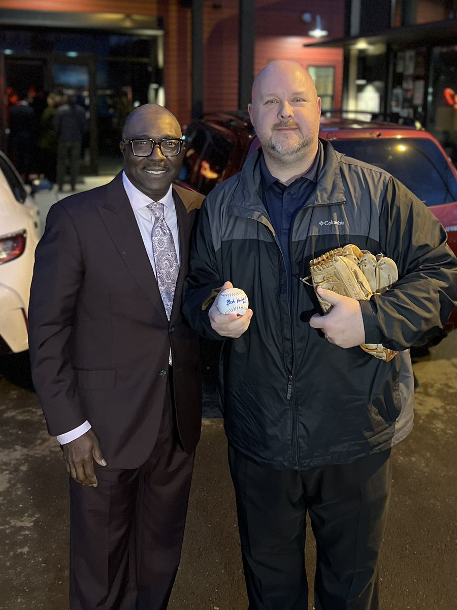 jscukanec's tweet image. Much thanks to Friends of Baseball @FOBaseball for the invitation to their #swingforthefences gala tonight &amp;amp; the opportunity to play catch with a true ambassador of the game, Bob Kendrick @nlbmprez President of the @NLBMuseumKC 
Truly an honor to meet him. 
#catcheveryday
