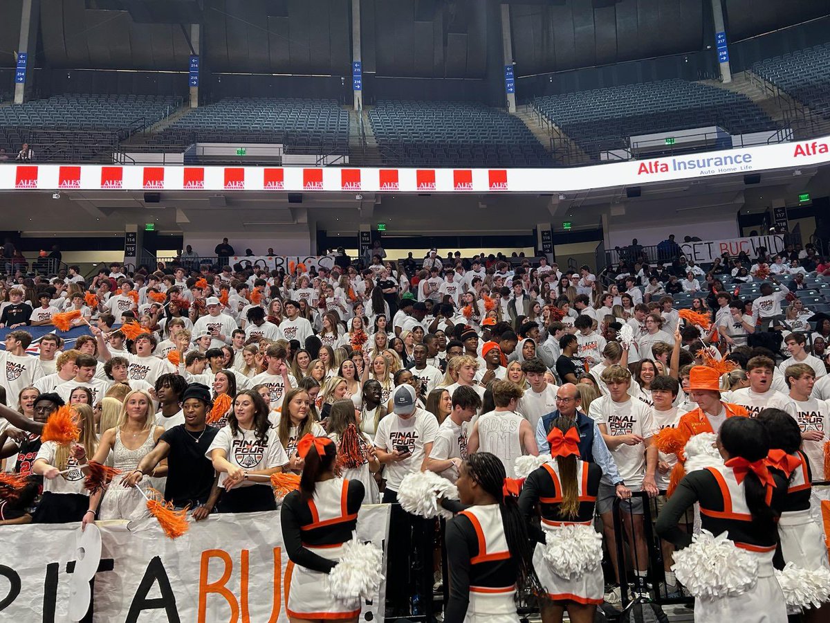 HooverLadyBucs's tweet photo. Thanks to all the students who came out to support today! 🧡🖤 Hope to see you on Saturday for the Championship games! Girls at 4; @HooverBucsBBall at 5:45 https://t.co/55d9kA5jga