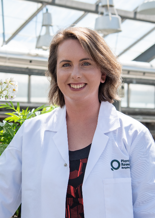 Always upskilling our teams' capabilities👌<a href="/Bugologists/">Insect Ecology NZ</a> Lisa learning from other <a href="/plantandfood/">Plant & Food Research</a> scientists the ins and outs of using Climex. The predictions of climate change on species distribution the program provides will be used in our <a href="/B3Director/">former B3 Director</a> Diapause and Pathways project