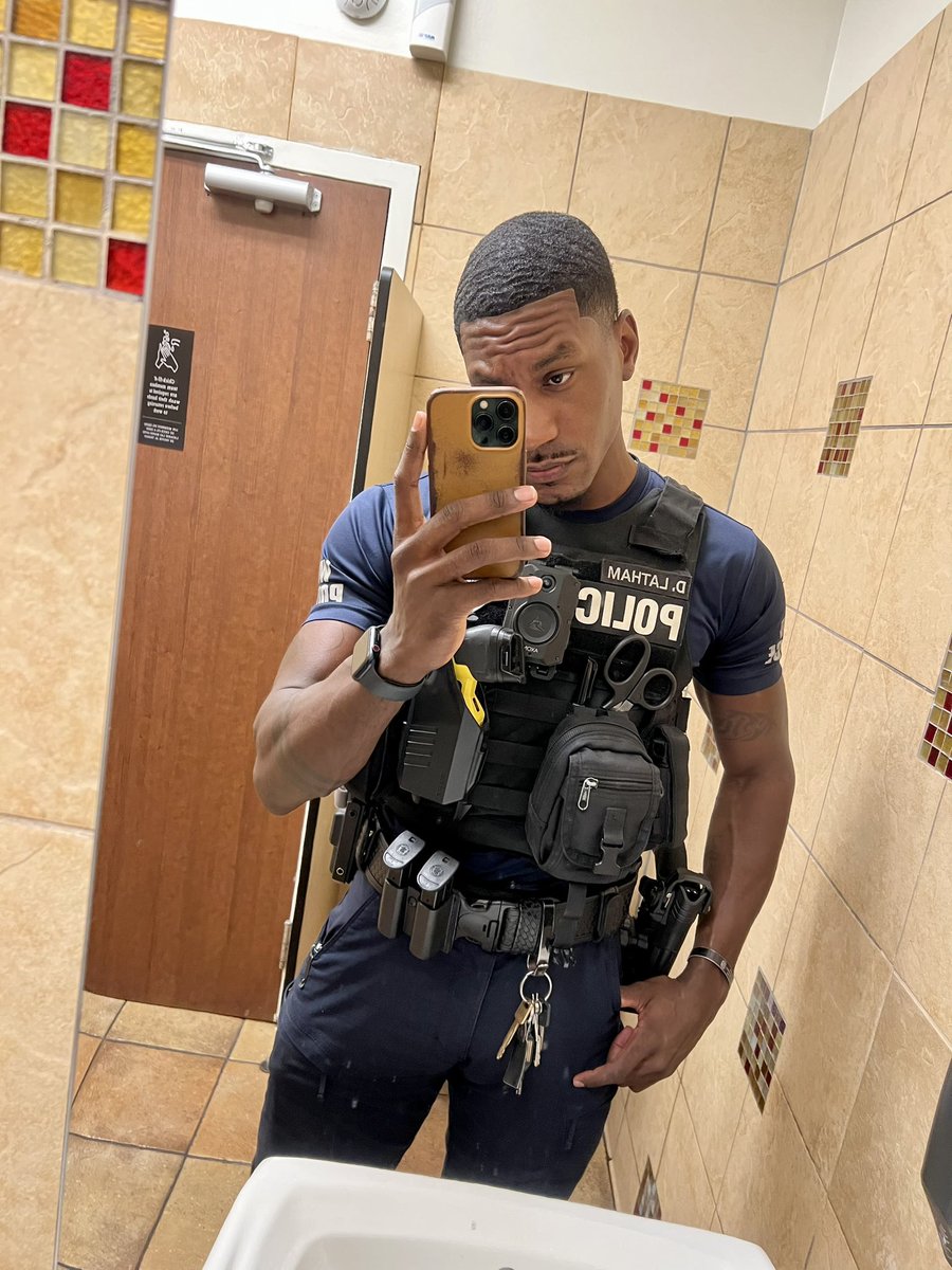 FqRFtTiWwAISzo4?format=jpg&name=medium