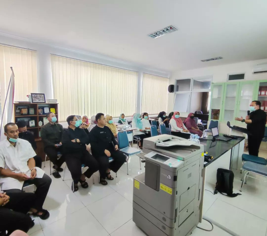uptpkmpadasuka's tweet photo. Kegiatan Rutin Lokakarya Mini Bulanan (LOKBUL) UPTD Puskesmas Padasuka dengan Agenda Acara Penyampaian Evaluasi dan Rencana Kerja Tim Mutu, Tim Audit Internal, Penyampaian Paparan Materi dari KMP, UKM dan UKP serta pembuatan Rencana Tindak Lanjut (RTL), Kamis (09/02/2023). https://t.co/Gb7Dk2MgXS
