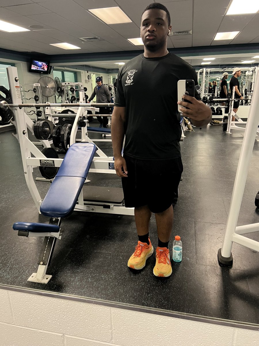 cmpuck347's tweet image. Anything possible