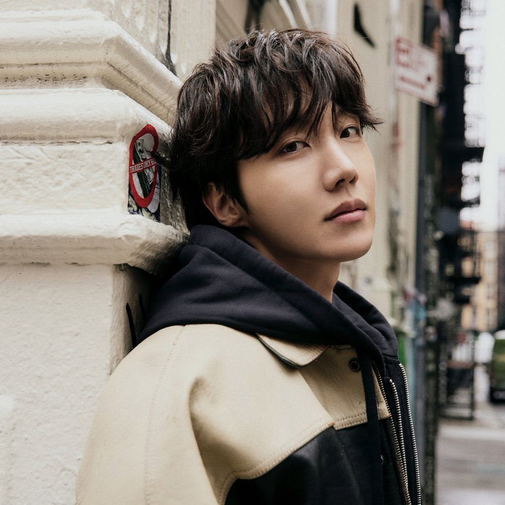 ccbtsplaylists's tweet photo. HILO DE PLAYLISTS PARA HACER STREAM A #OnTheStreet BY #JHOPE FT. J.COLE

RT PARA DIFUNDIR ‼️ https://t.co/ZJAL62cUZA