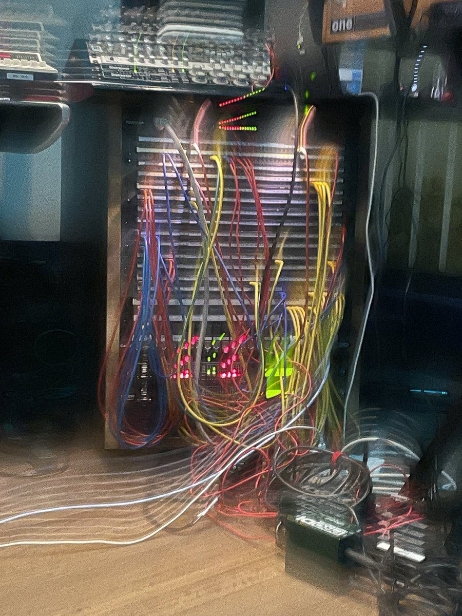 No soy enredao, es que tengo muchos cables