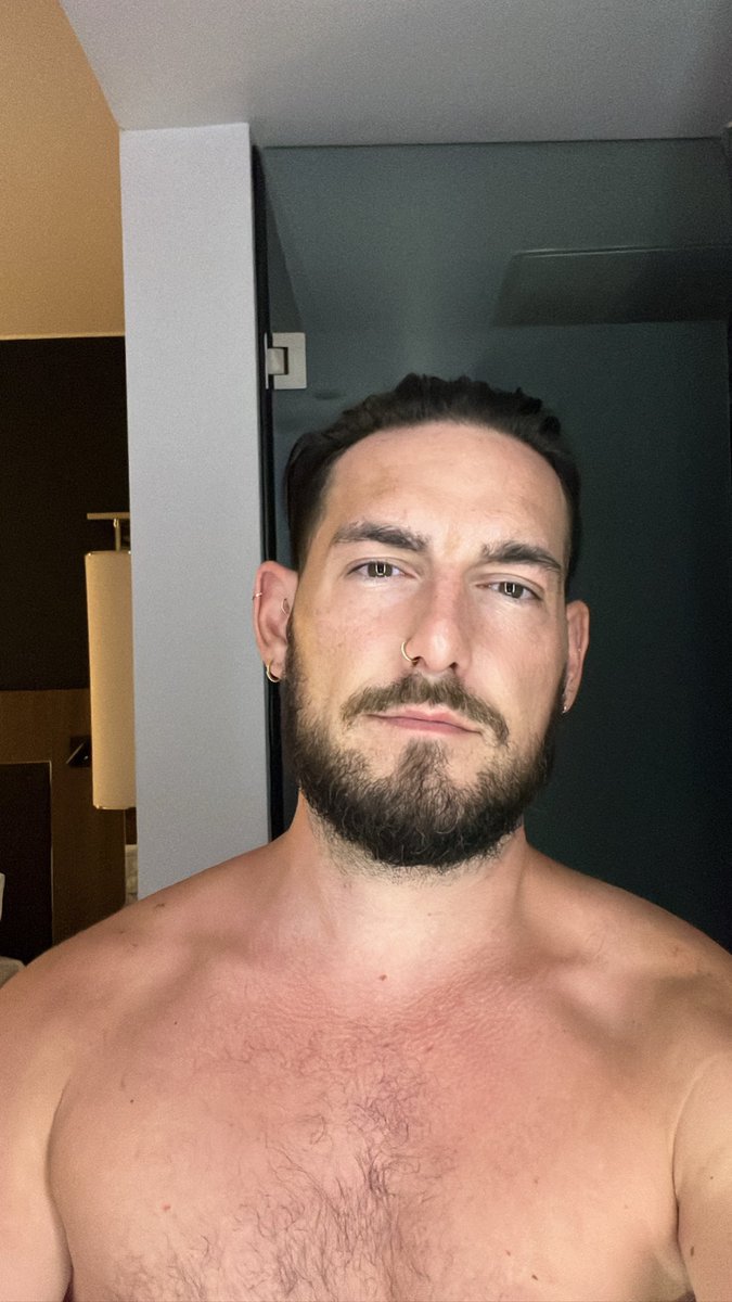 derek allen 🔜 RIO on Twitter sit on my face before bed"