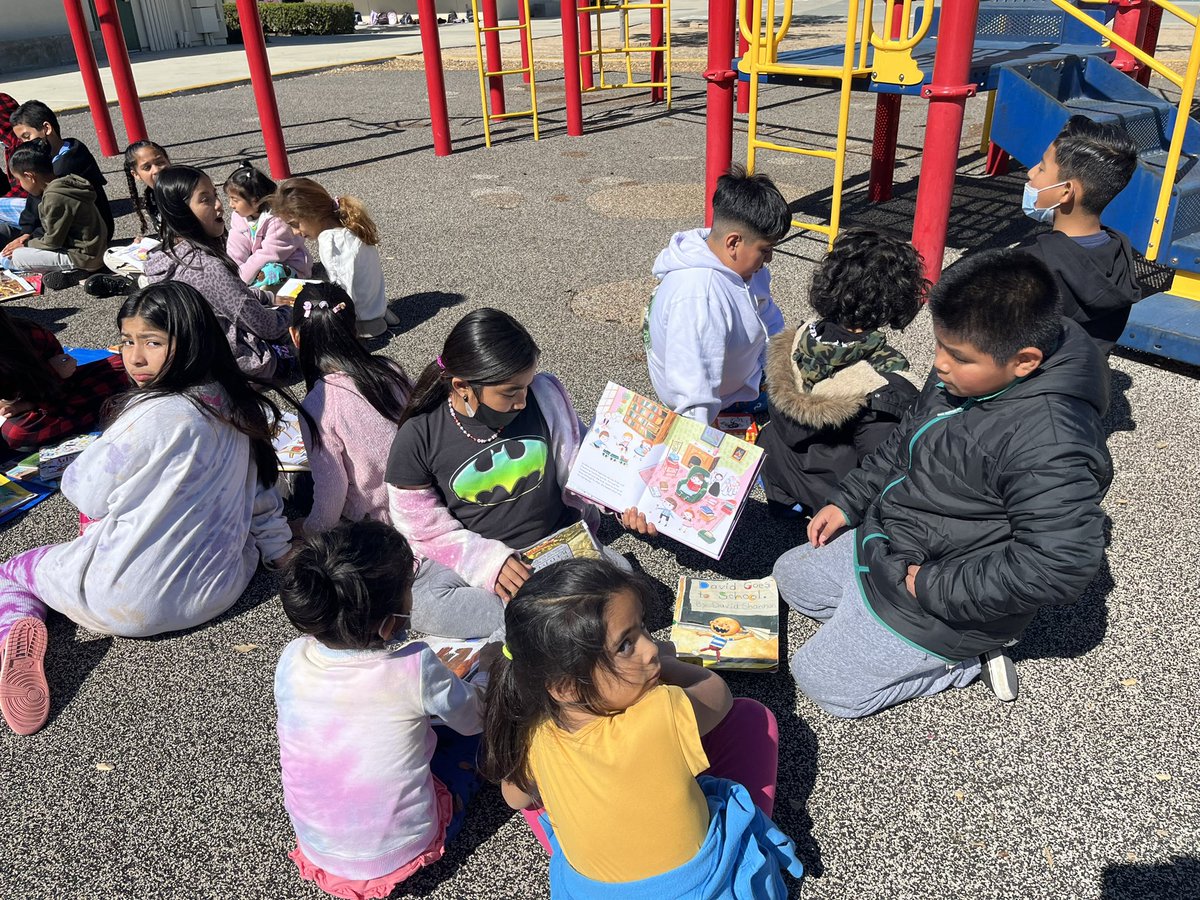 teachertbi's tweet photo. Celebrating #ReadAcrossAmericaDay by reading with our kinder #RascalBuddies! The students love spending time with each other! @micheleasprer https://t.co/evq5FWsUIU