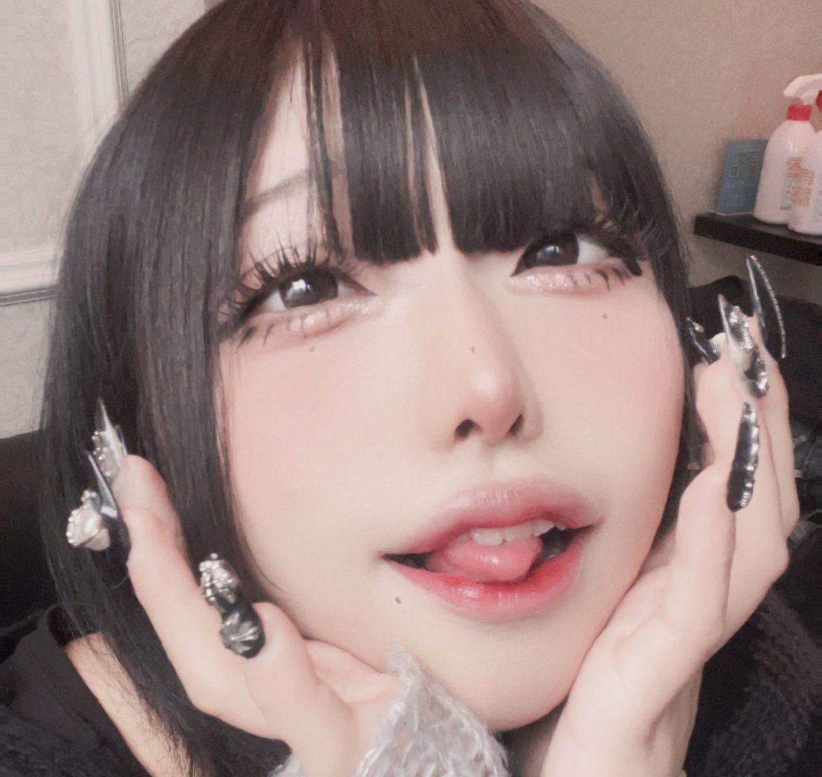 aku_o6o666y's tweet photo. 現在👈             👉1年前 https://t.co/5s3fC8I8B0