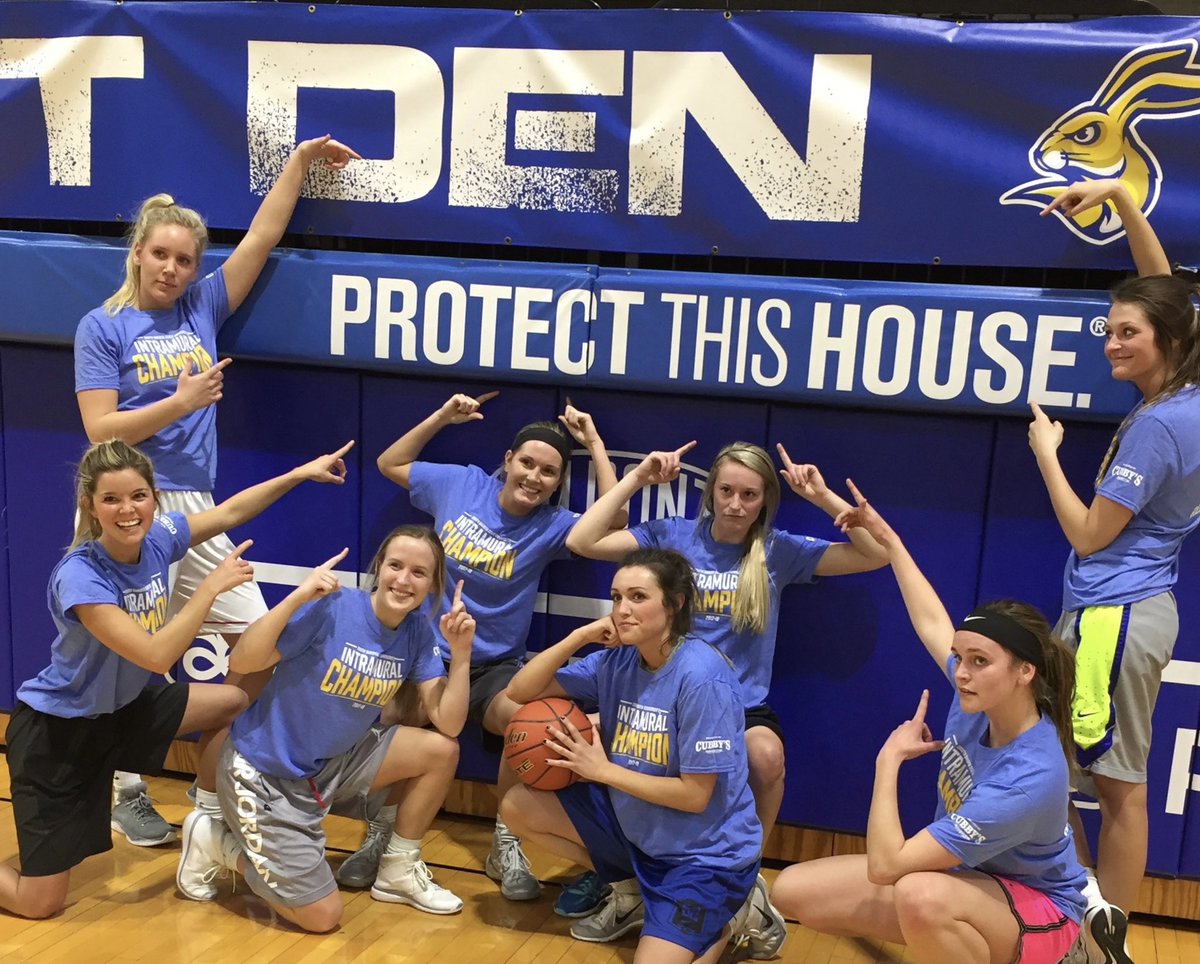 Sports bring people 🤝TOGETHER🤝 In high school I competed against many of these ladies (most weren’t fond of my pink shorts 🤷🏼‍♀️) Once college rolled around, we rallied together… this time in the same colored jersey. You know what they say… teamwork makes the dream work!🌟🐰🏀