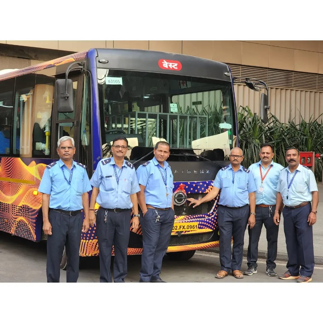 vjchheda's tweet photo. The city bus BEST service from terminal 2 Mumbai international airport, the cheap and comfortable mode to the city. The staff is so efficient and caring, they make the trip more special. Appeal to the travellers to use this service. https://t.co/BDbSaMDfQg