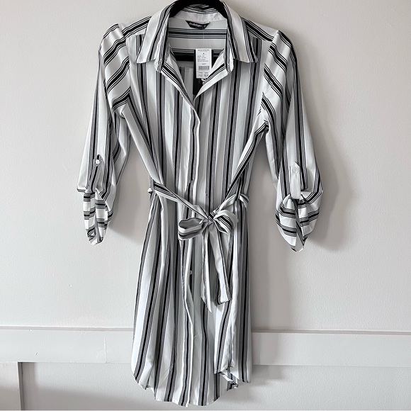 LMorales31's tweet photo. So good I had to share! Check out all the items I'm loving on @Poshmarkapp #poshmark #fashion #style #shopmycloset #michaelmichaelkors #indulge #whitehouseblackmarket: https://t.co/AyjGsdzMuN https://t.co/7fGcZsxaOe