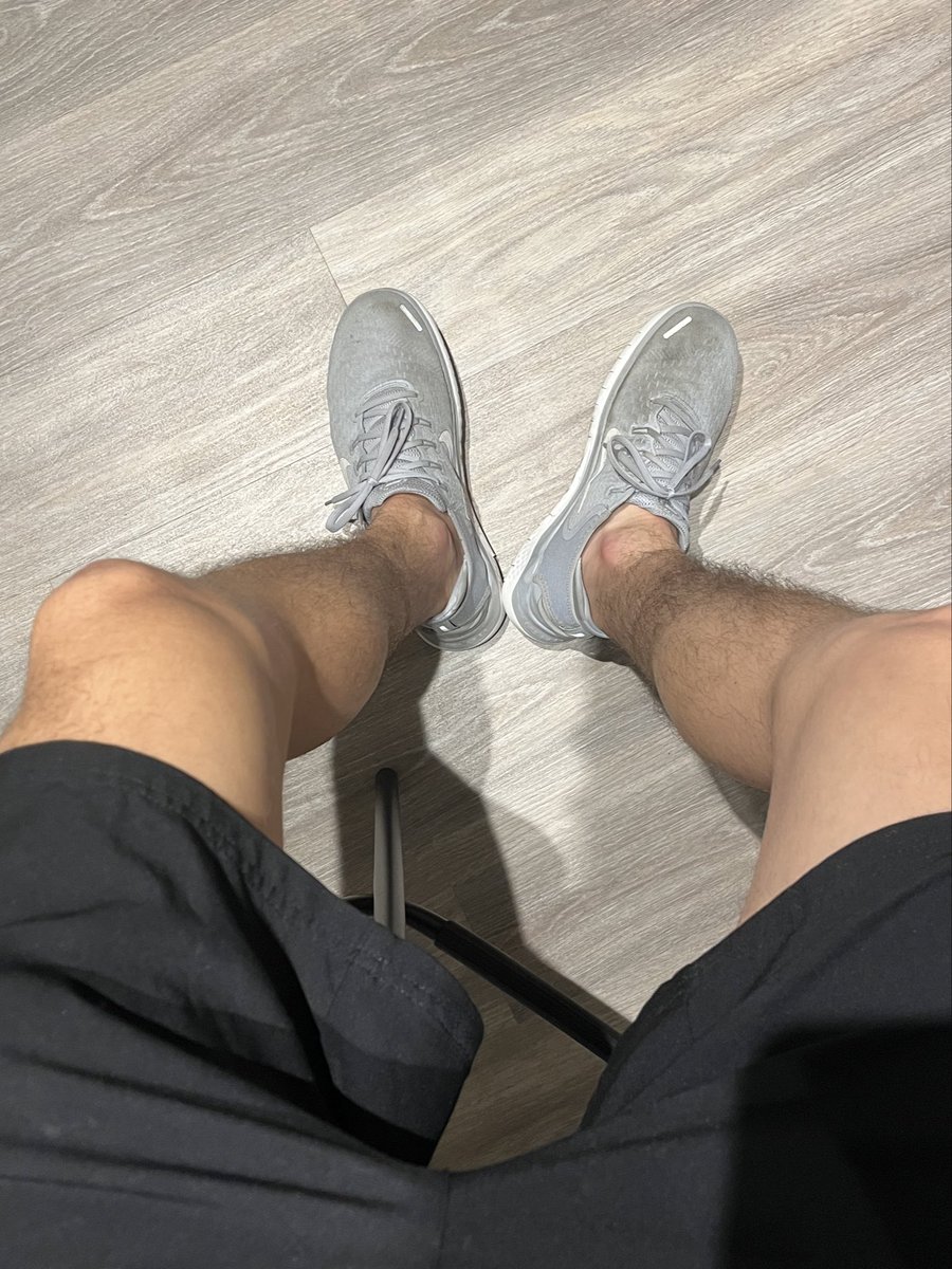 Issacd520's tweet photo. No socks when working out is so comfy but man my Nikes get ripe https://t.co/fYMvHHNm4X