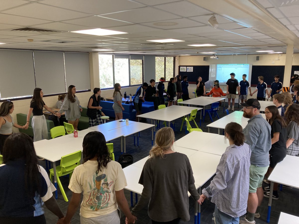 matt_skoss's tweet image. Great fun collecting raw data for #LinearFunctions, #Bi-variateData
Pass the hand squeeze around. Interpolate; Extrapate for: Whole school, whole town, State/Territory population, Australian population, world population
Good excuse to unpack the power of #Spreadsheets!