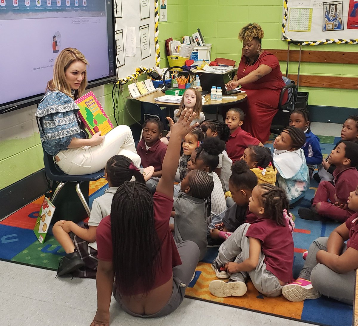 HowardELEM's tweet photo. 📣 Day 1 of Read Across America! Thanks to all of our special volunteers who read to our students!🎉🎉🎉🎉 #drseussweek #knowledgeispower 
"The more that you read, the more things you will know.  The more that you learn, the more places you’ll go.”  
            Dr. Seuss https://t.co/eSMXlJYMnO