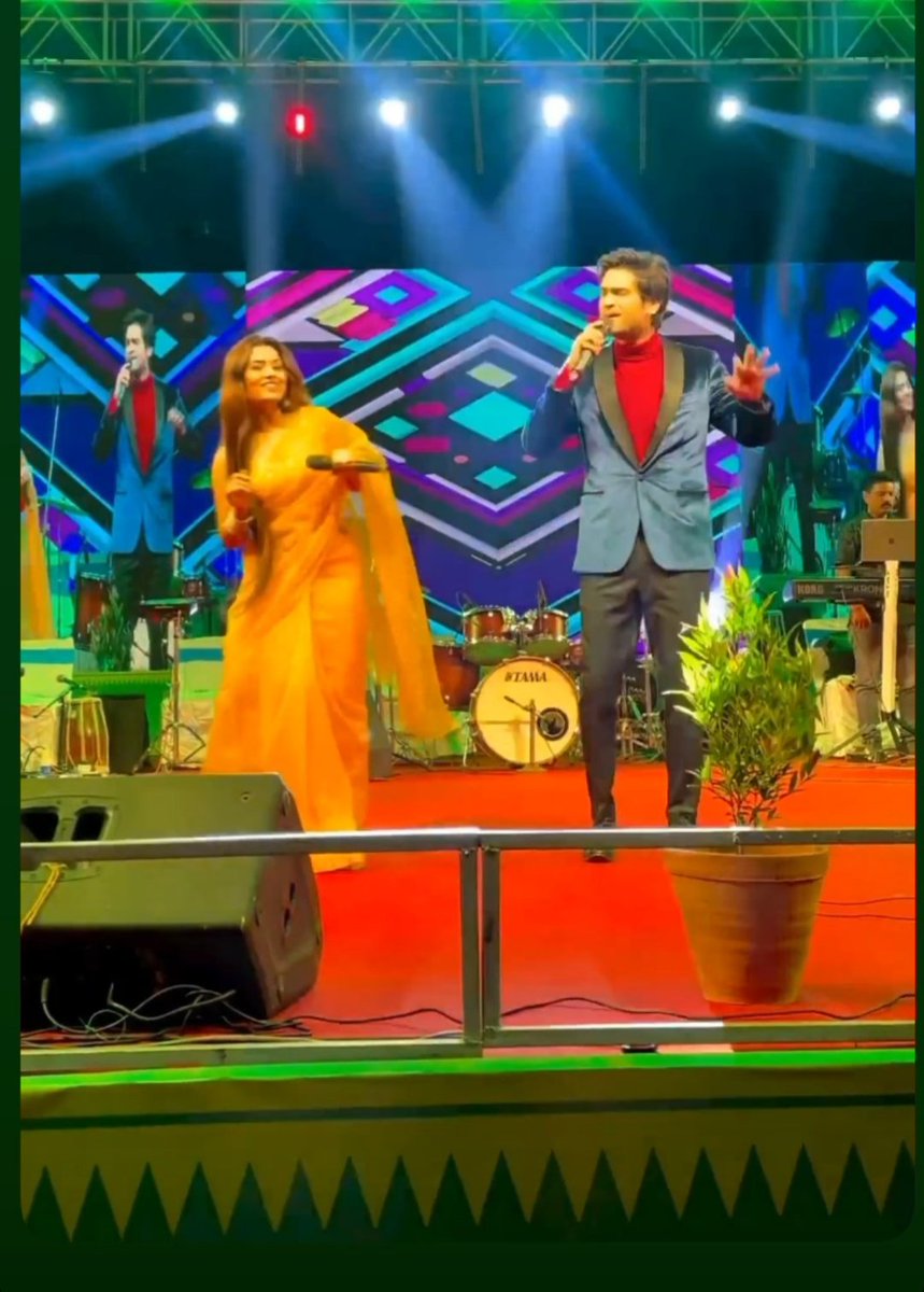 swayampadhifc's tweet photo. @swayammusic Bhai with #DebasmitaPanda at Sukinda cultural fest last night while performing #ToNirihaAkhi onstage. 🥰😍👏💯👌 https://t.co/fyJgW6gCNP