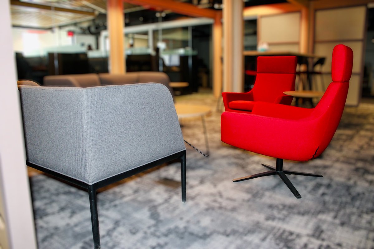 CsiCubicle's tweet image. Pretty sure this might be considered the 🔥HOT seat!
#SmoothInstallation #seatingarea #officefurniture #CSI