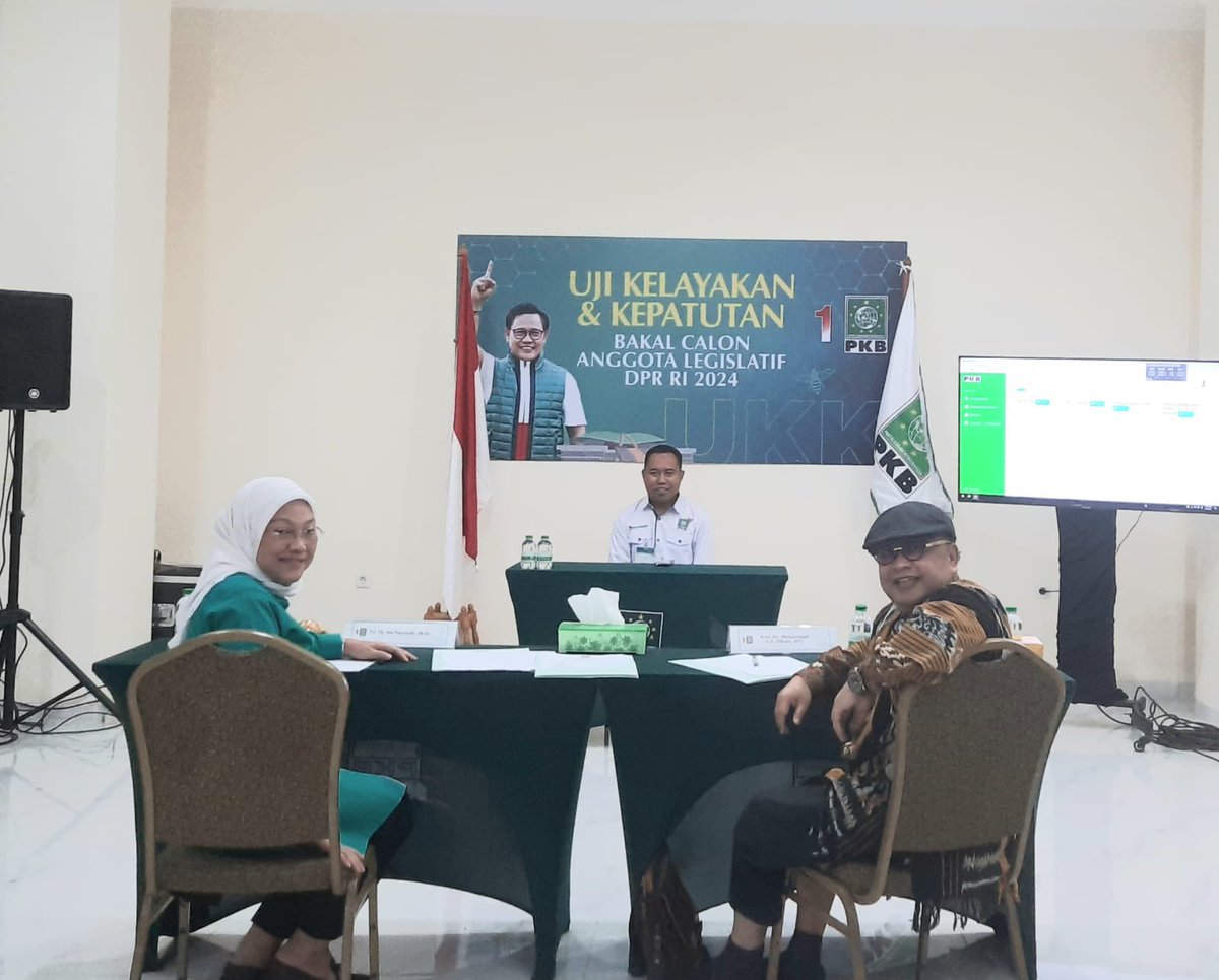 cakimiNOW's tweet photo. Maturnuwun Prof DR AS Hikam @mashikam berkenan melakukan uji kelayakan dan kepatutan ;UKK (fit and proper) bakal calon legislatif di @DPP_PKB https://t.co/pnv7s0ccnJ