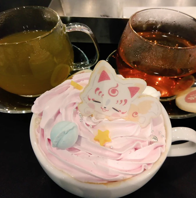 可愛いからつい頼んじゃったけどこんのすけだけでミニマシュマロやベリー風味のたっぷりクリーム、酸味のあるラムネが二粒入ってるから見た目よりかなりヘビーだぞ!みんな気をつけろよ! 