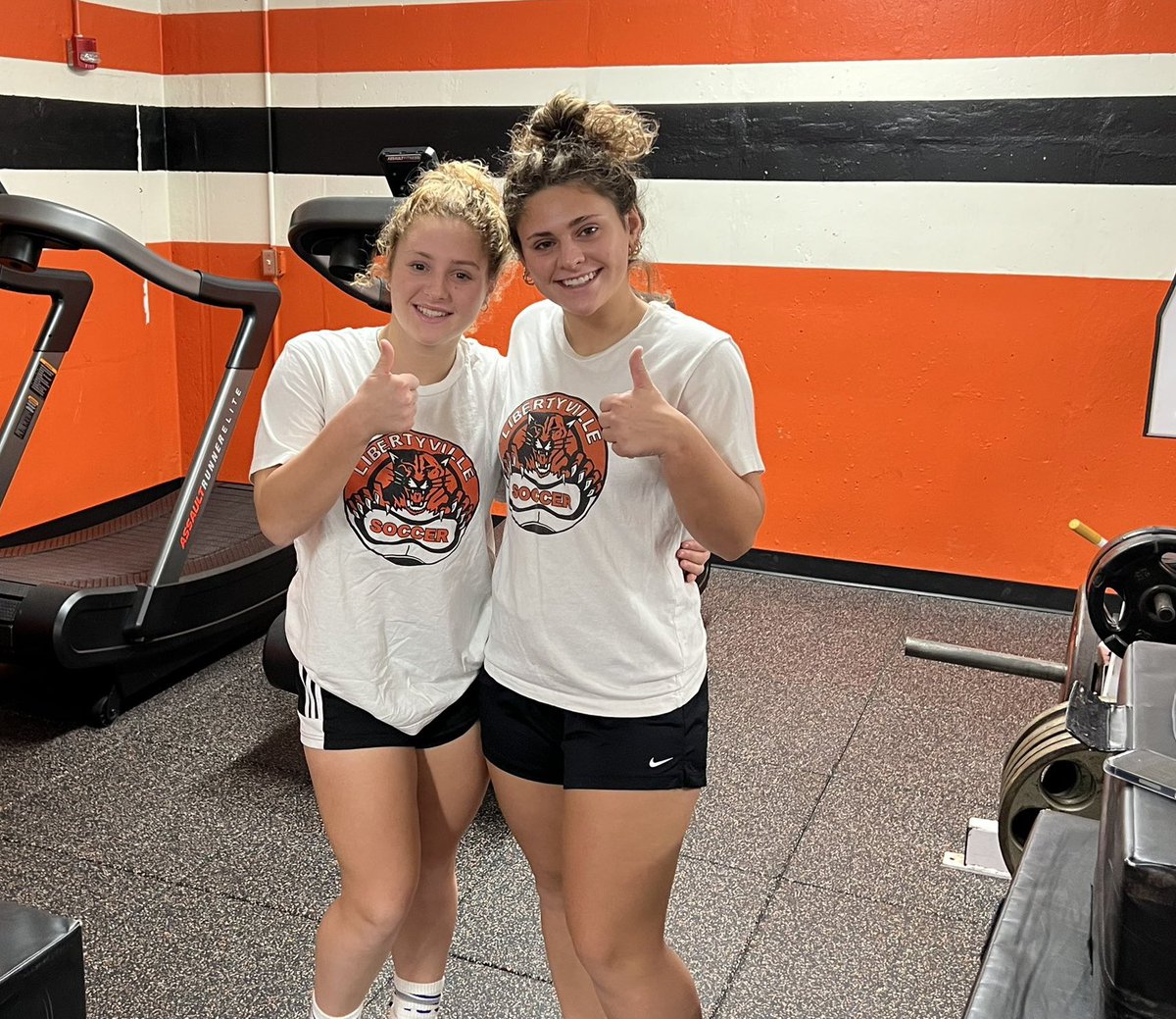 SheaKrakowski's tweet photo. Making Varsity as a freshman is an incredible honor but what’s makes this even better is I will be playing on the same field as my older sister! I can’t wait to see what the season brings! 
@PrepSoccer @MaxPreps 
@JREskilson
@grtorres 
@LHS_GRLS_Soccer https://t.co/7UeyLOWps8