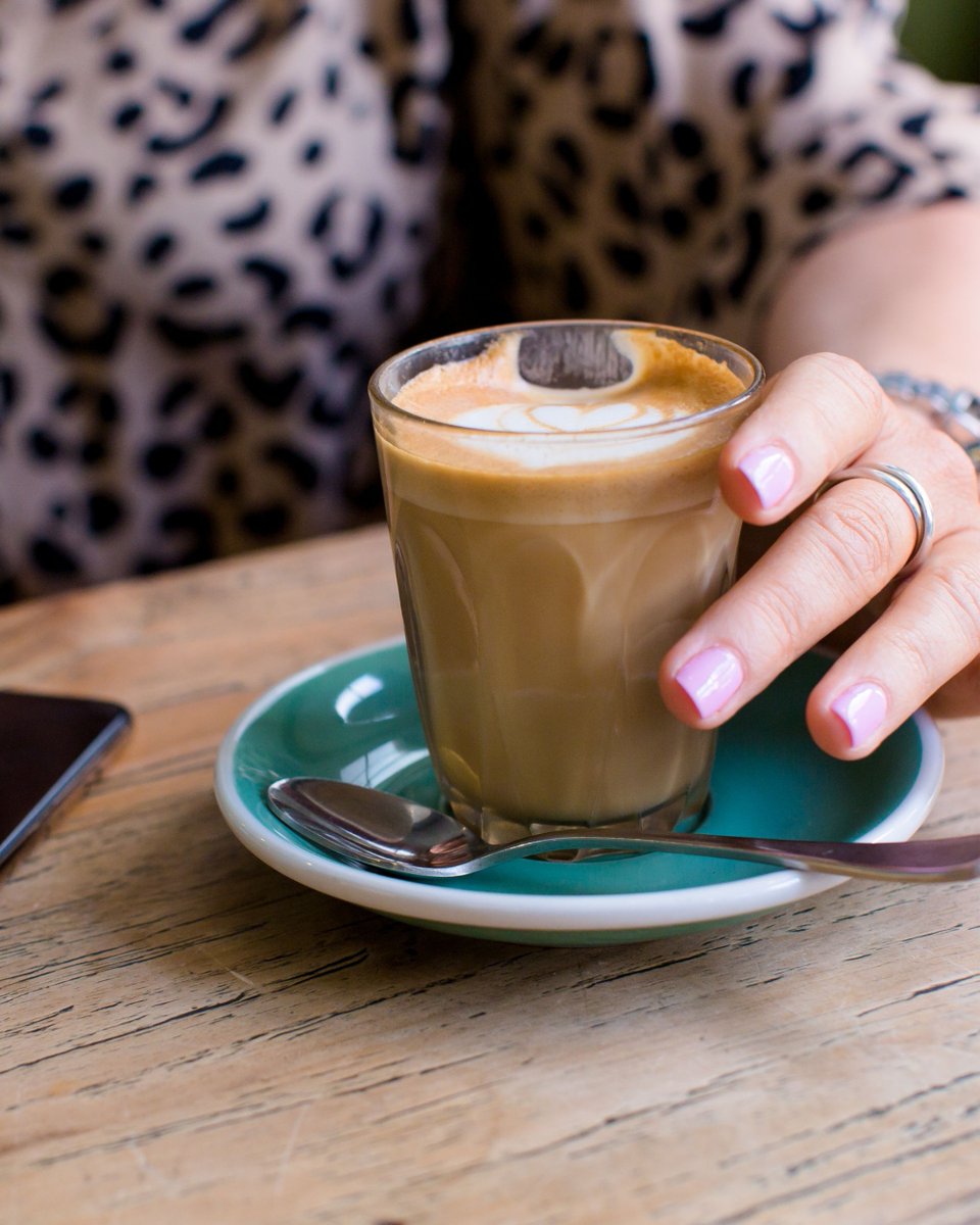 Hey friend 👋🏻

We have some new followers, so I thought it might be good to introduce myself... bit.ly/NS_Linkedin

#nicolelovessocial #socialmadesimple #socialmedia